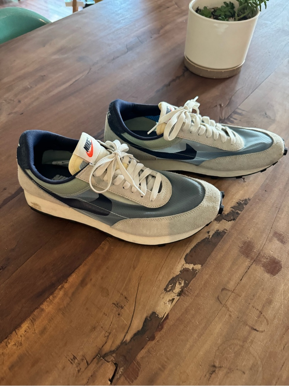 Nike Men's Daybreak Teal tint and Navy Vintage-Style Running Sneakers